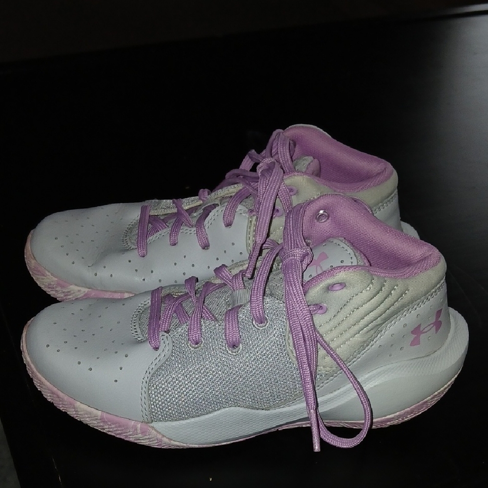 Under Armour Girl Basketball Shoes
